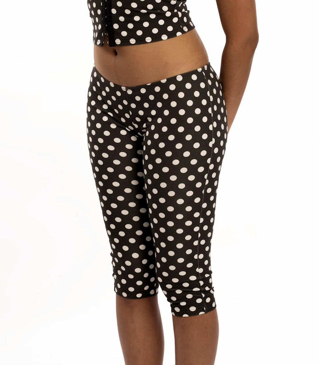 KS Low Rise Ruched Back Seam Capri Bottom