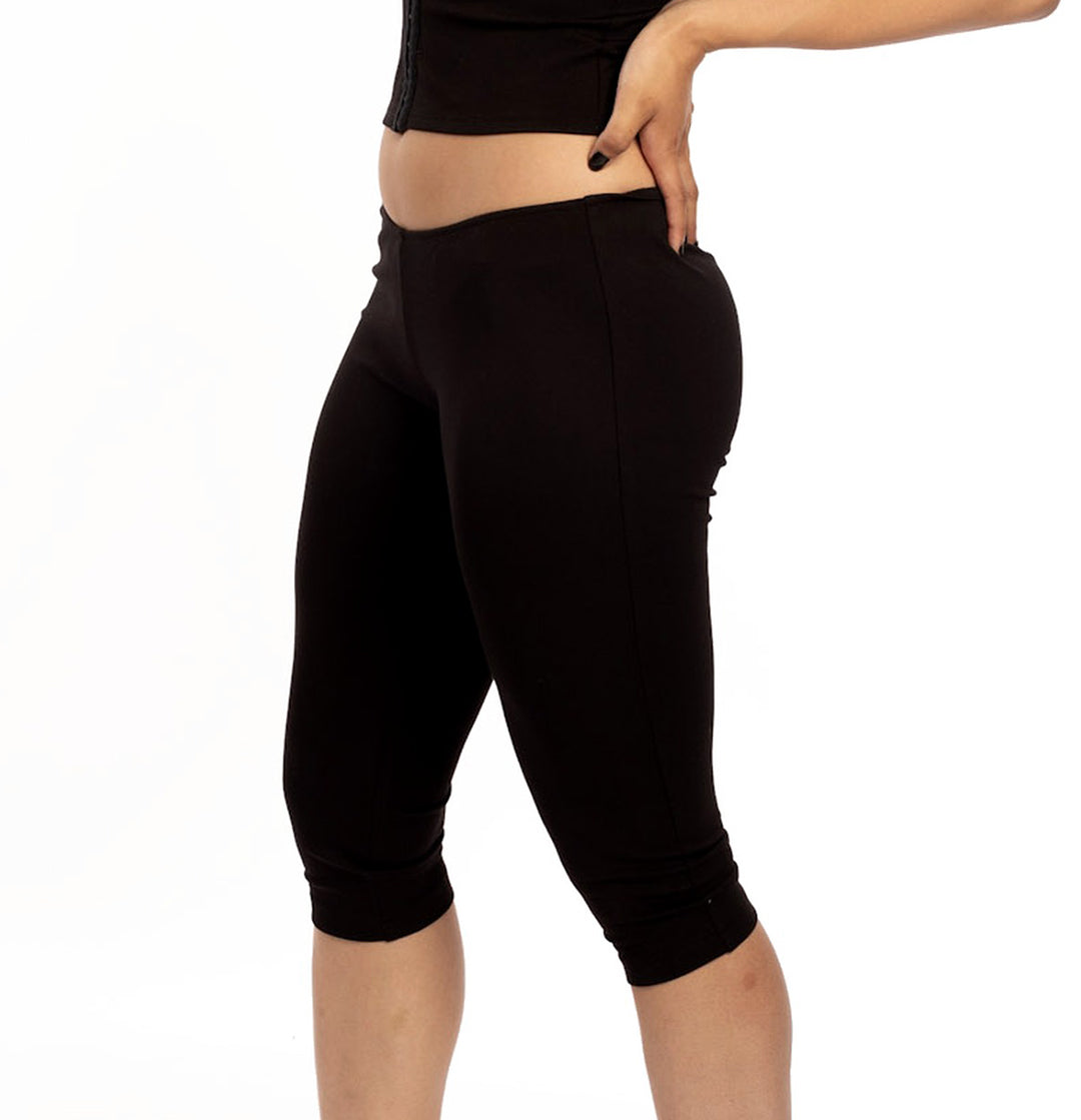 KS Low Rise Ruched Back Seam Capri Bottom